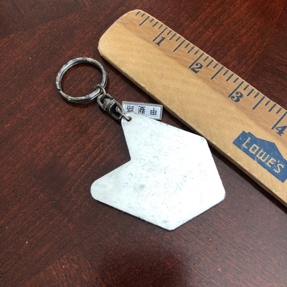 Islander Black Keychain - Picture 3 of 3